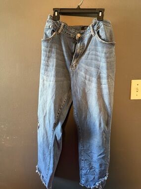 Judy Blue Light Blue Cropped Frayed Hem Women's Jeans